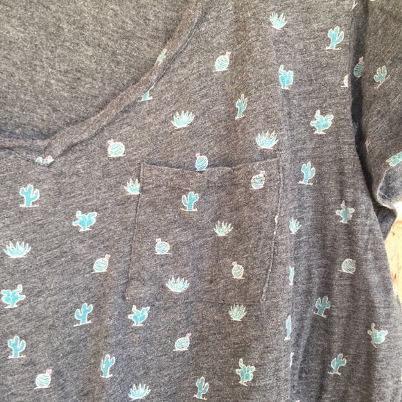 Torrid Cactus Print V-Neck Gray Pocket Tee 3X - Picture 7 of 11